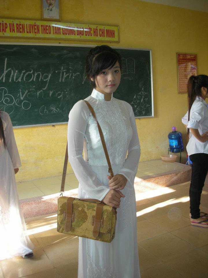 年轻女教师在线播放